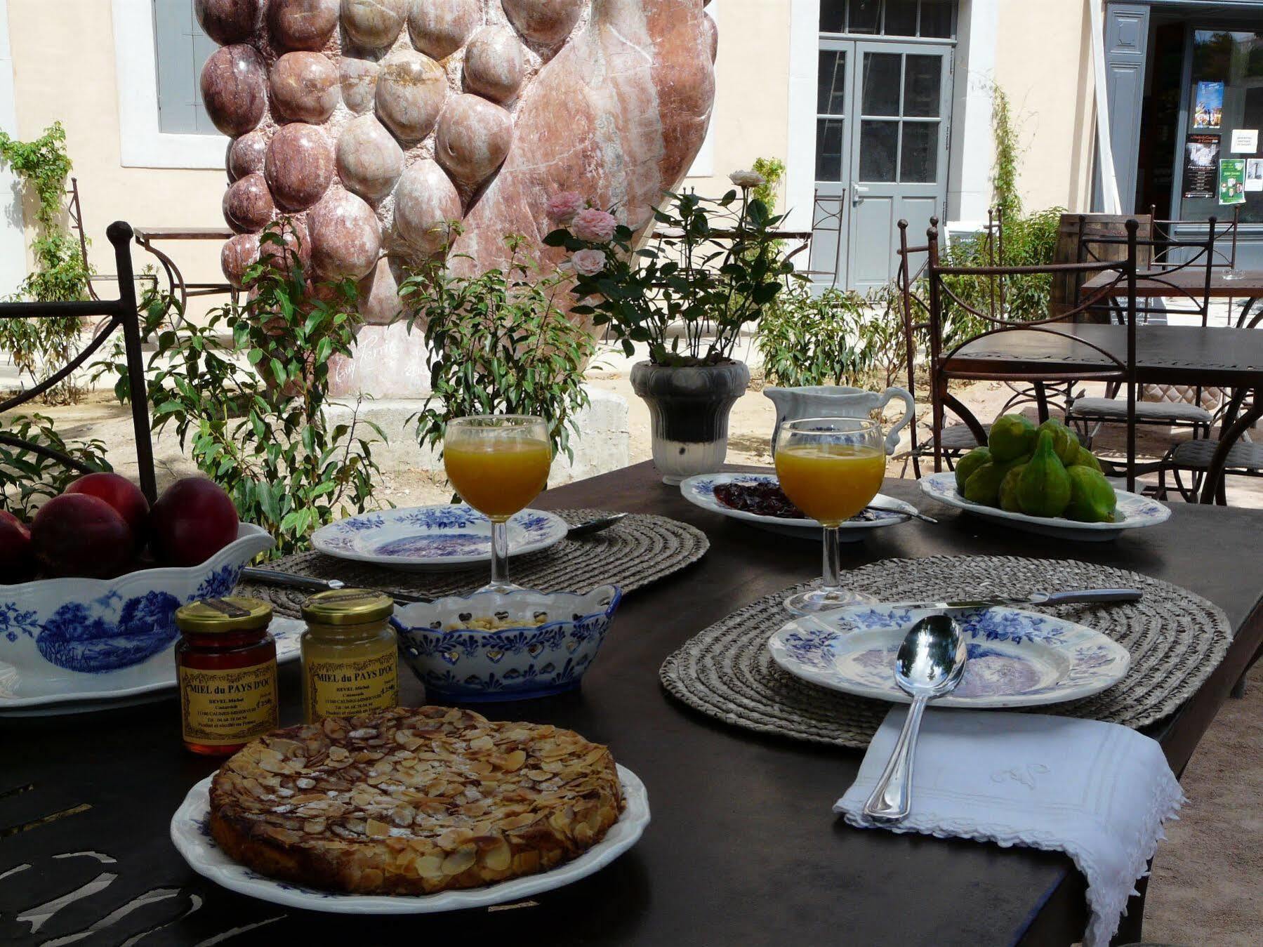 Logis Hotel - Restaurant La Marbrerie Caunes-Minervois Екстер'єр фото